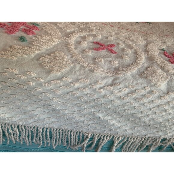 Vintage Chenille Bedspread Floral Pattern Fringe 74"x106" Off-White Pink & Green - Picture 4 of 8